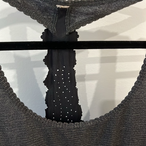 Lululemon tank - Picture 2 of 5